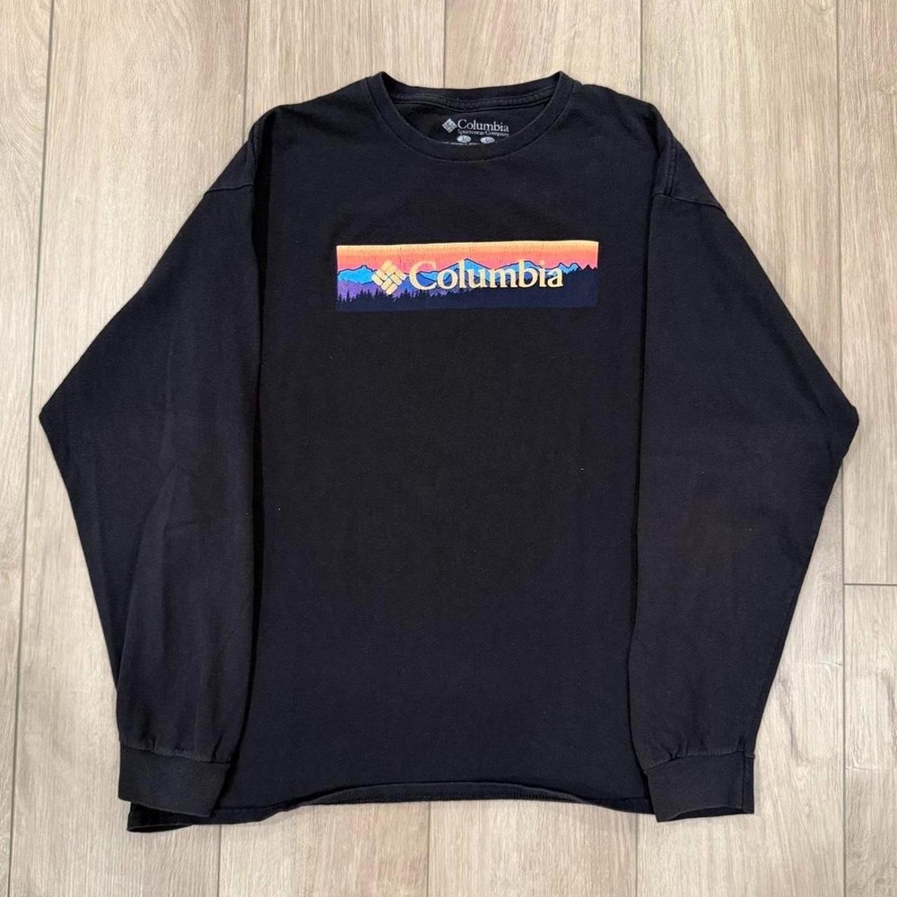 Columbia Sportswear long sleeve shirt with mountain range graphic black size L